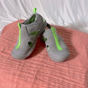 Toddler Cat & Jack sandal/water shoe, size 7